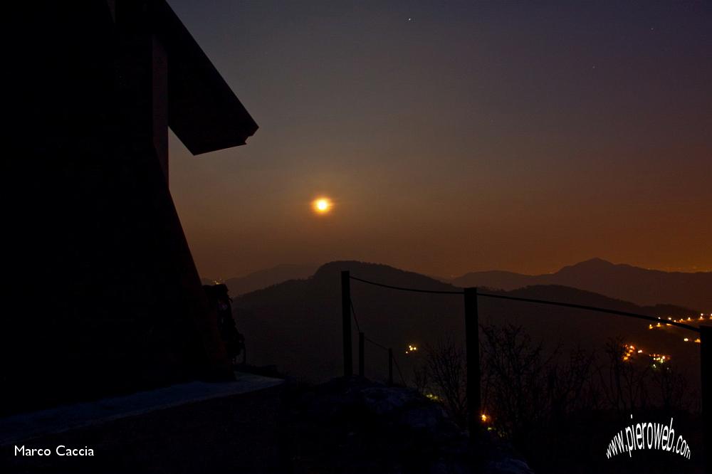 16_La Luna alla cappelletta del Pizzo Cerro.jpg